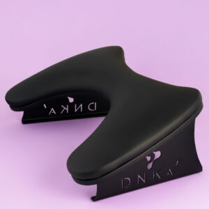 Anatomical Armrest for Manicure DNKa’ (black)